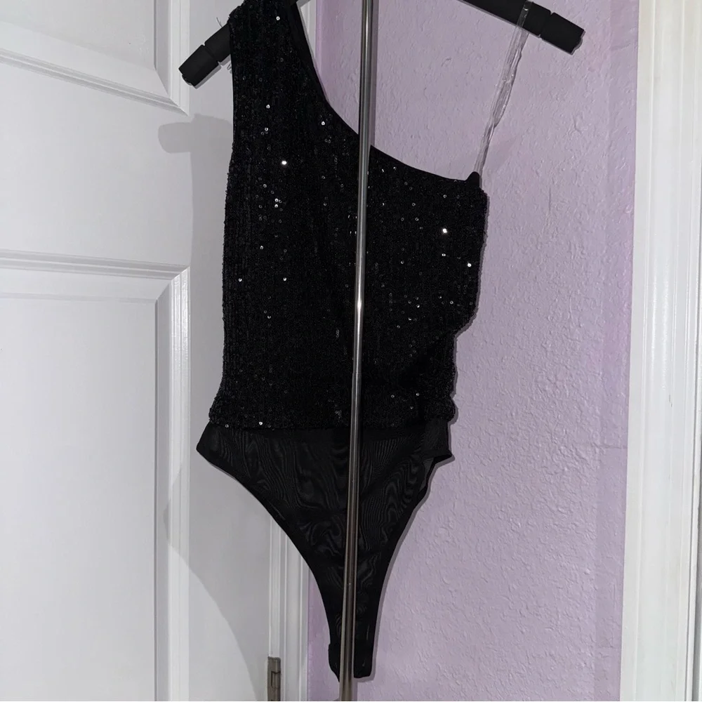 Black Sequin Cut Out Bodysuit - SIZE MEDIUM - Picture 4 of 5